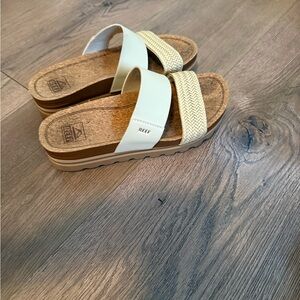 Reef Women's Sandals in Cream and Tan